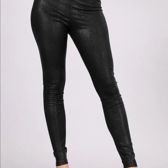 Black Faux Leather Vegan PU High Waist Leggings SNAKE Skin Print NEW - Picture 3 of 5